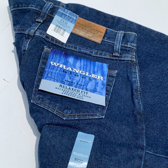 Women's Wrangler Relaxed Fit Jeans 👖— size 8 x 30 - Picture 2 of 8